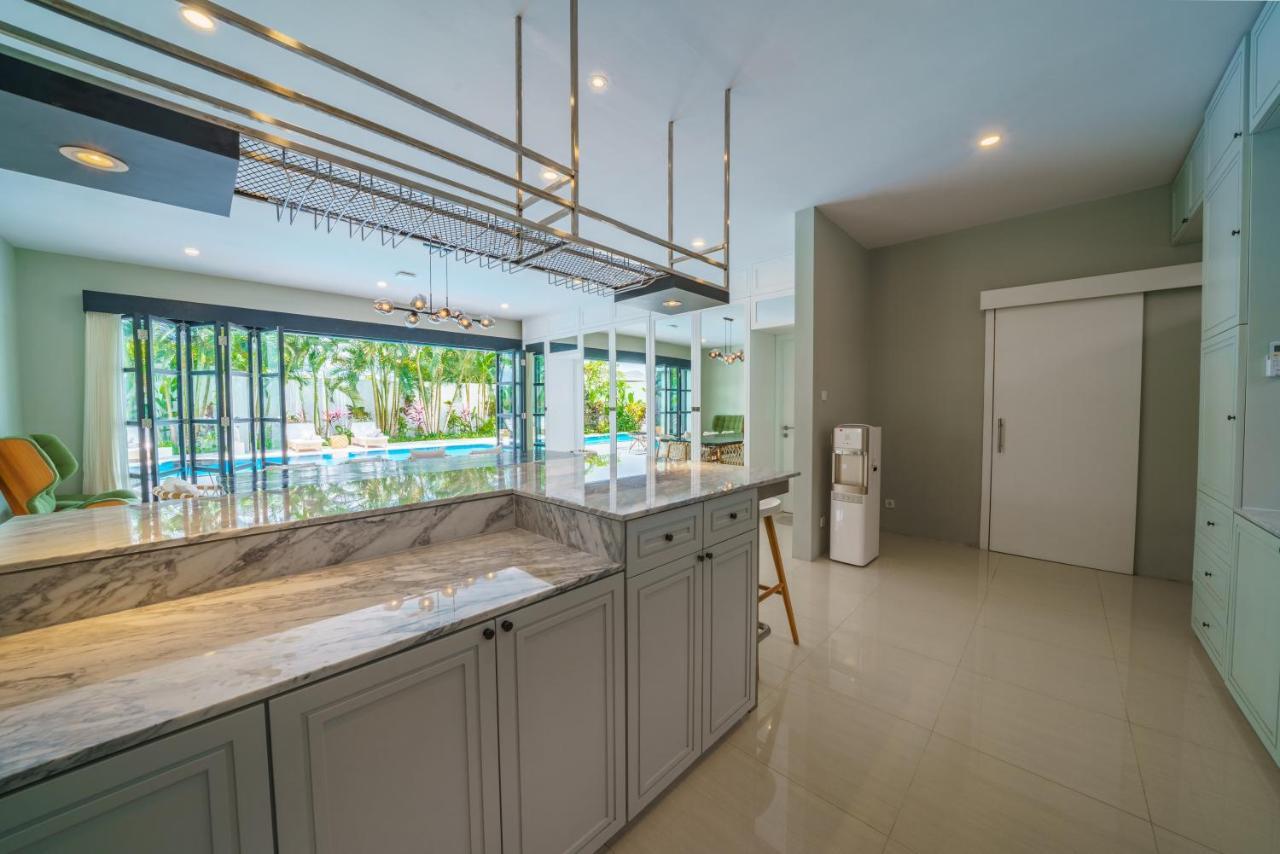 Villa Okenada - Modern 5-Bedroom Pool Villa In Berawa! Canggu Exterior foto